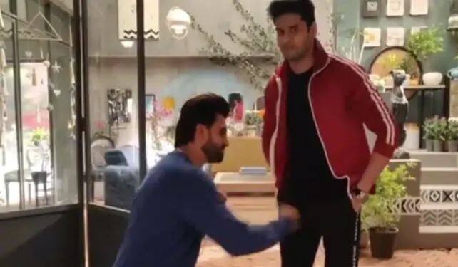 ranveer-singh-video-punched-abhimanyu-dassani-mard-ko-dard-nahi-hota ਪ੍ਰਮੋਸ਼ਨ ਦੇ ਚੱਕਰ ‘ਚ ਅਦਾਕਾਰਾ ਦੇ ਬੇਟੇ ਨੂੰ ਰਣਵੀਰ ਨੇ ਮਾਰਿਆ ਮੁੱਕਾ