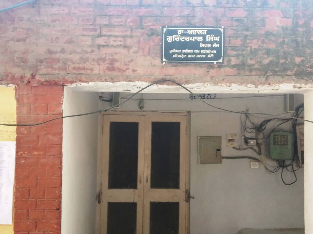 amritsar central jail Prisoner escaped in presence of police who came for court hearing ਅੰਮ੍ਰਿਤਸਰ ਜੇਲ੍ਹ ਤੋਂ ਪੇਸ਼ੀ ਭੁਗਤਣ ਆਇਆ ਕੈਦੀ ਫਰਾਰ