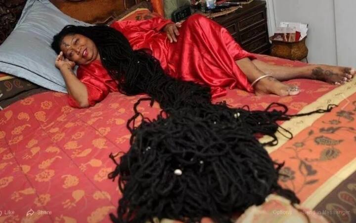 ਆਸ਼ਾ ਮੰਡੇਲਾ ਆਪਣੇ ਲੰਮੇ ਵਾਲਾਂ ਕਰਕੇ ਖ਼ੂਬ ਮਕਬੂਲ ਹੈ।