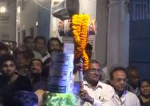 ਹਥੌੜੇ ਨੂੰ ਲਾੜੇ ਵਾਂਗ ਸਜਾ ਕਿਉਂ ਕੱਢੀ ਜਾਂਦੀ ਬਾਰਾਤ, ਜਾਣੋ ਦਿਲਚਸਪ ਕਿੱਸਾ