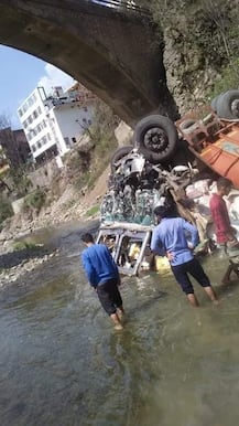 ਆਟੇ ਨਾਲ ਲੱਦਿਆ ਟਰੱਕ ਪਲਟਿਆ, ਦੋ ਮੌਤਾਂ