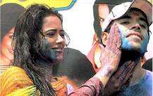 ਅਤੀਤ ਤੇ ਅੱਜ ਦੀ ਹੋਲੀ \'ਚ ਕਿੰਨਾ ਫਰਕ, ਦੇਖੋ ਬਾਲੀਵੁੱਡ ਸਿਤਾਰਿਆਂ ਵੱਲੋਂ ਹੋਲੀ ਖੇਡਦਿਆਂ ਦੀਆਂ ਜ਼ਬਰਦਸਤ ਤਸਵੀਰਾਂ