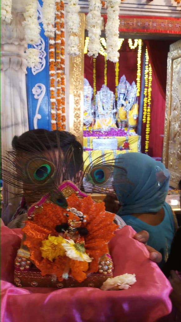 ਵ੍ਰਿੰਦਾਵਨ ਤੋਂ ਬਾਅਦ ਦੁਰਗਿਆਣਾ ਮੰਦਰ ’ਚ ਦੋ ਦਿਨ ਹੋਲੀ ਖੇਡੀ ਜਾਂਦੀ ਹੈ।