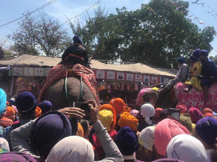 ਅੱਜ ਦੇ ਦਿਨ ਨਿਹੰਗ ਸਿੰਘ ਮਹੱਲਾ ਸਜਾਉਂਦੇ ਹਨ। 