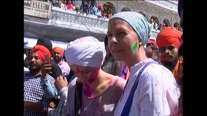 ਅੱਜ ਦੇ ਹਾਲਾਤਾਂ ਨੂੰ ਵੇਖਦਿਆਂ ਪੰਥ ਦੇ ਮਹਾਨ ਵਿਦਵਾਨ ਭਾਈ ਕਾਨ੍ਹ ਸਿੰਘ ਨਾਭਾ ਲਿਖਦੇ ਹਨ ਕਿ ਦੁੱਖ ਹੈ ਕਿ ਸਿੱਖਾਂ ਨੇ ਸ਼ਸਤਰ ਵਿੱਦਿਆ ਨੂੰ ਆਪਣੀ ਕੌਮੀ ਵਿੱਦਿਆ ਨਹੀਂ ਸਮਝਿਆ ਤੇ ਫ਼ੌਜੀਆਂ ਦਾ ਕਰਤੱਵ ਮੰਨ ਲਿਆ ਜਦਕਿ ਦਸਮ ਪਾਤਸ਼ਾਹ ਦਾ ਉਪਦੇਸ਼ ਹੈ ਕਿ ਹਰ ਇਕ ਸਿੱਖ ਪੂਰਾ ਸੰਤ ਸਿਪਾਹੀ ਹੋਵੇ ਤੇ ਸ਼ਸਤਰ ਵਿੱਦਿਆ ਦਾ ਅਭਿਆਸ ਕਰੇ ਤੋਂ ਬਿਨਾਂ ਸਿੱਖ ਅਧੂਰਾ ਹੈ।