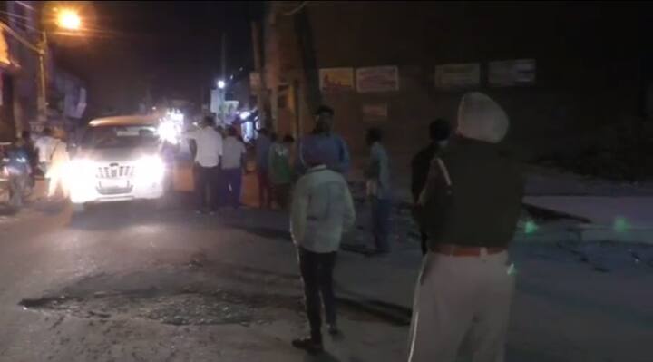 ਸੂਤਰਾਂ ਮੁਤਾਬਕ ਚਾਲਕ ਨਸ਼ੇ ਦੀ ਹਾਲਤ ਵਿੱਚ ਸੀ ਜਿਸ ਕਰਕੇ ਉਸ ਕੋਲੋਂ ਗੱਡੀ ਦਾ ਸੰਤੁਲਨ ਵਿਗੜ ਗਿਆ ਤੇ ਬੇਕਾਬੂ ਗੱਡੀ ਲੋਕਾਂ ਨੂੰ ਦਰੜਦੀ ਹੋਈ ਅੱਗੇ ਨਿਕਲ ਗਈ।