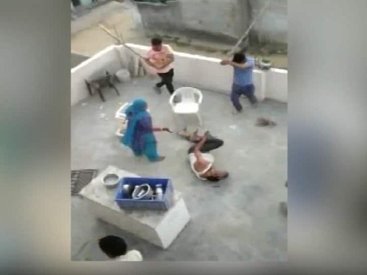 20 ਗੁੰਡਿਆਂ ਦਾ ਇੱਕ ਪਰਿਵਾਰ ‘ਤੇ ਹਮਲਾ, ਇੱਕ ਗ੍ਰਿਫ਼ਤਾਰ mob-attacks-family-in-gurugram 20 ਗੁੰਡਿਆਂ ਦਾ ਇੱਕ ਪਰਿਵਾਰ ‘ਤੇ ਹਮਲਾ, ਇੱਕ ਗ੍ਰਿਫ਼ਤਾਰ