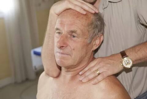 ਨਾਈ ਕੋਲ ਜਾ ਕੇ ਮਾਲਸ਼ ਕਰਵਾਉਣ ਤੋਂ ਪਹਿਲਾਂ ਪੜ੍ਹੋ ਇਸ ਦੇ ਨੁਕਸਾਨ ਨਾਈ ਕੋਲ ਜਾ ਕੇ ਮਾਲਸ਼ ਕਰਵਾਉਣ ਤੋਂ ਪਹਿਲਾਂ ਪੜ੍ਹੋ ਇਸ ਦੇ ਨੁਕਸਾਨ