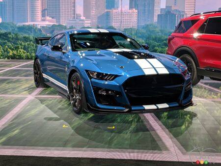 ਮਸਟੈਂਗ ਸ਼ੈਲਬੀ GT500 ਸਟੈਂਡਰਡ ਫੌਰਡ ਮਸਟੈਂਗ ’ਤੇ ਆਧਾਰਿਤ ਹੈ ਜੋ ਦੁਨੀਆ ਦੀ ਸਭ ਤੋਂ ਤਾਕਤਵਰ ਫੌਰਡ ਕਾਰ ਹੈ।