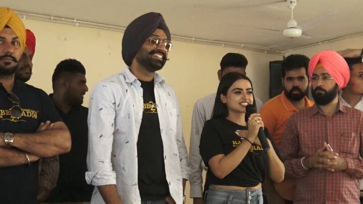 ਇਸ ਮੌਕੇ ਅਦਾਕਾਰਾ ਸਿੰਮੀ ਚਾਹਲ ਨੇ ਕਿਹਾ ਕਿ ‘ਰੱਬ ਦਾ ਰੇਡੀਓ 2’ ਦੀ ਕਹਾਣੀ ਦਾ ਹਰ ਕਿਰਦਾਰ ਉਸ ਦੀ ਕਹਾਣੀ ਲਈ ਬਹੁਤ ਮਹੱਤਵਪੂਰਨ ਹੈ। 