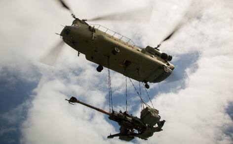 ਚਿਨੂਕ 15,000 ਕਿੱਲੋ ਤਕ ਦਾ ਭਾਰ ਚੁੱਕ ਕੇ ਉਡਾਣ ਭਰ ਸਕਦਾ ਹੈ। ਯਾਨੀ ਕਿ ਤੋਪਾਂ ਤੇ ਹੋਰ ਗੋਲ਼ੀ-ਸਿੱਕਾ ਤੇਜ਼ੀ ਨਾਲ ਪਹੁੰਚਾਉਣ ਲਈ ਇਹ ਹੈਲੀਕਾਪਟ ਬੇਹੱਦ ਸਮਰੱਥ ਹੈ।