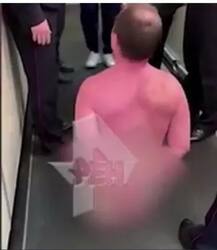 OMG!ਬਗ਼ੈਰ ਕੱਪੜਿਆਂ ਹੀ ਜਹਾਜ਼ ਚੜ੍ਹਣ ਪਹੁੰਚਿਆ ਬੰਦਾ, ਮਗਰੋਂ ਕੀ ਹੋਇਆ ਜਾਣ ਰਹਿ ਜਾਓਗੇ ਦੰਗ