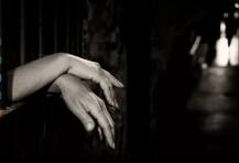 ਪਤਨੀ ਨੂੰ ਜੰਜ਼ੀਰਾਂ ‘ਚ ਬੰਨ੍ਹ ਕੁੱਟਦਾ ਪਤੀ, ਹੈਰਾਨੀਜਨਕ ਤਰਕ, ਜਾਣੋ ਪੂਰਾ ਮਾਮਲਾ