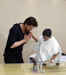 ਕਿੰਗ ਖ਼ਾਨ ਦੀ ਮਮਤਾ ਬੈਨਰਜੀ ਨਾਲ ਮੁਲਾਕਾਤ ਦੀ ਸੋਸ਼ਲ ਮੀਡੀਆ \'ਤੇ ਚਰਚਾ