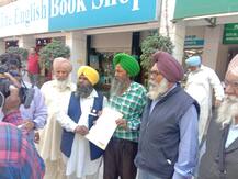 ਚੌਕੀਦਾਰਾਂ ਨੇ ਕੀਤੀ ਸਿਆਸੀ ਲੀਡਰਾਂ ਖ਼ਿਲਾਫ਼ ਬਗ਼ਾਵਤ, ਚੋਣ ਕਮਿਸ਼ਨ ਕੋਲ ਸ਼ਿਕਾਇਤ