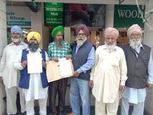 ਚੌਕੀਦਾਰਾਂ ਨੇ ਕੀਤੀ ਸਿਆਸੀ ਲੀਡਰਾਂ ਖ਼ਿਲਾਫ਼ ਬਗ਼ਾਵਤ, ਚੋਣ ਕਮਿਸ਼ਨ ਕੋਲ ਸ਼ਿਕਾਇਤ