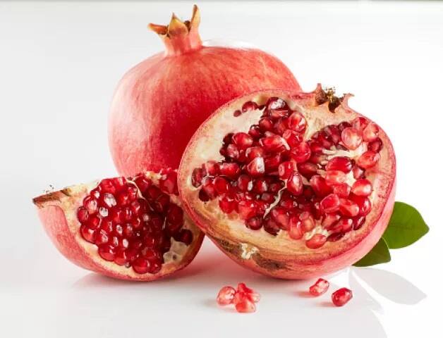 ਅਨਾਰ- ਇਸ ਵਿੱਚ ਯੂਰੋਲਿਥਿਨ ਬੀ ਦੀ ਮੌਜੂਦਗੀ ਕਰਕੇ ਇਹ ਬ੍ਰੈਸਟ ਕੈਂਸਰ ਨੂੰ ਰੋਕਣ ਵਿੱਚ ਮਦਦ ਕਰਦਾ ਹੈ।