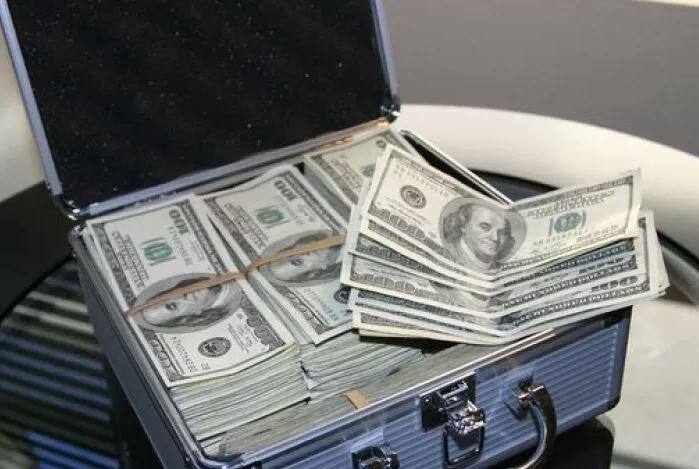 ਜਿਊਰੀ ਨੇ ਕੰਪਨੀ ਨੂੰ ਆਦੇਸ਼ ਦਿੱਤਾ ਹੈ ਕਿ ਉਹ ਐਡਵਿਨ ਨੂੰ ਸਜ਼ਾ ਤਹਿਤ 7.5 ਕਰੋੜ ਡਾਲਰ ਤੇ ਮੁਆਵਜ਼ੇ ਵਜੋਂ 50 ਲੱਖ ਡਾਲਰ ਨਾਲ ਟ੍ਰੀਟਮੈਂਟ ਲਈ ਵੀ ਦੋ ਲੱਖ ਡਾਲਰ ਦਾ ਭੁਗਤਾਨ ਕਰੇ।