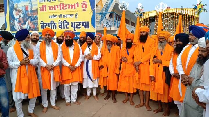 ਸ੍ਰੀ ਗੁਰੂ ਗ੍ਰੰਥ ਸਾਹਿਬ ਜੀ ਦੀ ਰਹਿਨੁਮਾਈ ਤੇ ਪੰਜ ਪਿਆਰਿਆਂ ਦੀ ਅਗਵਾਈ ਵਿੱਚ ਸਜਾਏ ਨਗਰ ਕੀਰਤਨ ਦੌਰਾਨ ਵੱਡੀ ਗਿਣਤੀ 'ਚ ਸੰਗਤ ਨੇ ਹਾਜ਼ਰੀ ਲਵਾਈ। 