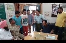 ਹਸਪਤਾਲ \'ਚ ਛਾਪਾ ਮਾਰ MLA ਨੇ ਰੰਗੇ ਹੱਥੀਂ ਫੜਿਆ ਸ਼ਰਾਬੀ ਡਾਕਟਰ