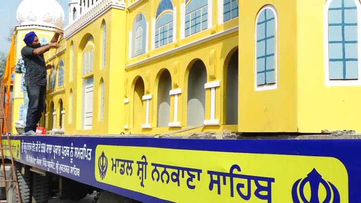 ਨਗਰ ਕੀਰਤਨ ਦੌਰਾਨ ਸ੍ਰੀ ਹਰਿਮੰਦਰ ਸਾਹਿਬ ਤੇ ਸ੍ਰੀ ਨਨਕਾਣਾ ਸਾਹਿਬ ਦੇ ਵਡ ਆਕਾਰੀ ਮਾਡਲ ਸੰਗਤ ਦੀ ਖਿੱਚ ਦਾ ਕੇਂਦਰ ਬਣੇ ਹੋਏ ਹਨ। 