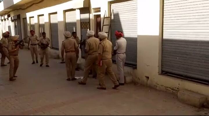 ਪੁਲਿਸ ਨੇ ਤੁਰੰਤ ਮੌਕੇ 'ਤੇ ਪੁੱਜ ਕੇ ਜ਼ਖ਼ਮੀ ਕੁੜੀ ਨੂੰ ਹਸਪਤਾਲ ਦਾਖ਼ਲ ਕਰਵਾਇਆ। 