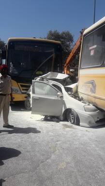 ਅੰਮ੍ਰਿਤਸਰ \'ਚ ਭਿਆਨਕ ਹਾਦਸਾ, ਦੋ ਬੱਸਾਂ ਕਾਰ \'ਚ ਟਕਰਾਈਆਂ