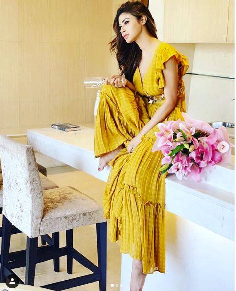 ਪਿਛਲੇ ਕੁਝ ਸਮੇਂ ‘ਚ ਮੌਨੀ ਦੀ ਲੁੱਕ ‘ਚ ਜ਼ਬਰਦਸਤ ਬਦਲਾਅ ਆਇਆ ਹੈ। ਹੁਣ ਉਹ ਪਹਿਲਾਂ ਨਾਲੋਂ ਜ਼ਿਆਦਾ ਖੂਬਸੂਰਤ ਨਜ਼ਰ ਆਉਂਦੀ ਹੈ।