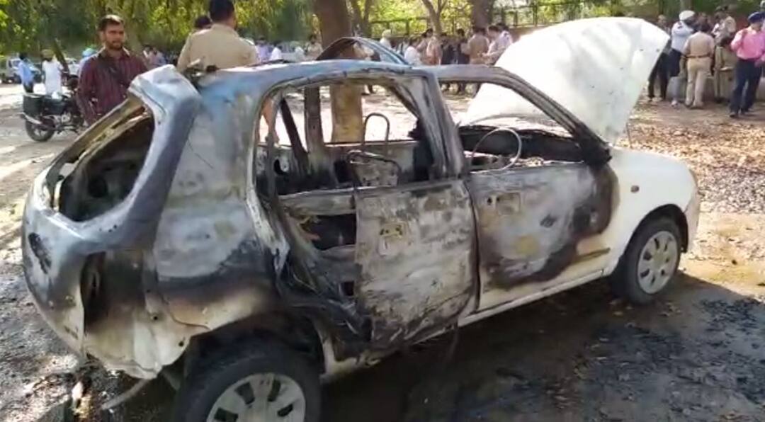 Car blast in Chandigarh near sector 23 ਚੰਡੀਗੜ੍ਹ ਦੀ ਸੜਕ 'ਤੇ ਧਮਾਕੇ ਨਾਲ ਉੱਡੇ ਕਾਰ ਦੇ ਚੀਥੜੇ, ਨੌਜਵਾਨ ਦੀ ਮੌਤ