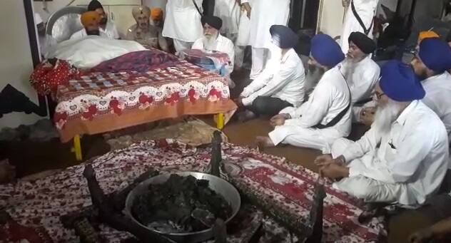 ਉਨ੍ਹਾਂ ਕਿਹਾ ਕਿ ਪਾਠੀ ਸਿੰਘ ਤੇ ਗੁਰਦੁਆਰਾ ਲੋਕਲ ਪ੍ਰਬੰਧਕ ਕਮੇਟੀ ਖਿਲਾਫ ਪੁਲਿਸ ਤੇ ਐਸਜੀਪੀਸੀ ਵੱਲੋਂ ਬਣਦੀ ਕਾਰਵਾਈ ਕੀਤੀ ਜਾਵੇਗੀ।