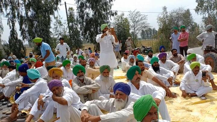 ਭਾਰਤੀ ਕਿਸਾਨ ਯੂਨੀਅਨ ਏਕਤਾ ਸਿੱਧੂਪੁਰ ਵੱਲੋਂ ਸ੍ਰੀ ਮੁਕਤਸਰ-ਕੋਟਕਪੂਰਾ ਰੋਡ ਪਿੰਡ ਸਰਾਏ ਨਾਗਾ ਕੋਲ ਬਿਜਲੀ ਵਿਭਾਗ ਖਿਲਾਫ ਧਰਨਾ ਦਿੱਤਾ ਗਿਆ। ਦਰਅਸਲ ਪਿਛਲੇ ਸਮੇਂ ਜ਼ਿਲ੍ਹਾ ਮੁਕਤਸਰ ਦੇ ਪਿੰਡਾਂ ਵਿੱਚ ਕਿਸਾਨਾਂ ਦੇ ਟਰਾਂਸਫਾਰਮਰ ਚੋਰੀ ਹੋ ਗਏ ਸੀ।