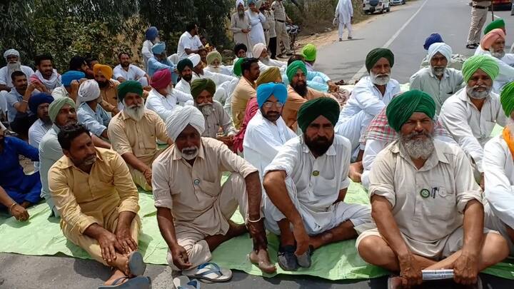ਬਿਜਲੀ ਵਿਭਾਗ ਵੱਲੋਂ ਇਨ੍ਹਾਂ ਬਦਲੇ ਨਵੇਂ ਟ੍ਰਾਂਸਫਾਰਮਰ ਨਾ ਲਗਾਉਣ ਤੇ ਨਵੇਂ ਟ੍ਰਾਂਸਫਾਰਮਰ ਲਾਉਣ ਬਦਲੇ ਵਿਭਾਗ ਦੇ ਜੇਈ ਵੱਲੋਂ ਕਿਸਾਨਾਂ ਤੋਂ 5 ਹਜ਼ਾਰ ਰੁਪਏ ਰਿਸ਼ਵਤ ਦੀ ਮੰਗ ਨੂੰ ਲੈ ਕੇ ਧਰਨਾ ਦਿੱਤਾ ਗਿਆ।