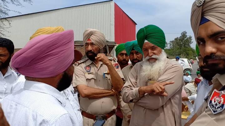 ਉਨ੍ਹਾਂ ਮੰਗ ਕੀਤੀ ਕਿ ਰਿਸ਼ਵਤ ਲੈਣ ਵਾਲੇ ਜੇਈ ਵਿਰੋਧ ਸਖਤ ਕਾਰਵਾਈ ਕੀਤੀ ਜਾਵੇ ਤੇ ਕਿਸਾਨਾਂ ਕੋਲੋਂ ਲਏ ਗਏ ਪੈਸੇ ਵਾਪਸ ਕਰਵਾਏ ਜਾਣ। ਇਸ ਮੌਕੇ ਕਿਸਾਨ ਆਗੂਆਂ ਨੇ ਬਿਜਲੀ ਵਿਭਾਗ ਨੂੰ ਮੰਗ ਪੱਤਰ ਵੀ ਦਿੱਤਾ।