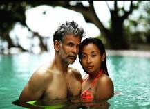 ਪਤਨੀ ਅੰਕਿਤਾ ਨੇ ਮਿਲਿੰਦ ਸੋਮਨ ਨਾਲ ਤਸਵੀਰਾਂ ਕੀਤੀਆਂ ਸ਼ੇਅਰ, ਇੰਟਰਨੈੱਟ \'ਤੇ ਹੋਈਆਂ ਵਾਇਰਲ