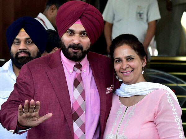 navjot singh sidhu supported his wife on her remak that capt amarinder singh and asha kumari opposed her ticket from chandigarh  ਚੋਣਾਂ ਤੋਂ ਐਨ ਪਹਿਲਾਂ ਕੈਪਟਨ ਦੀਆਂ ਜੜ੍ਹਾਂ 'ਚ ਬੈਠਿਆ ਸਿੱਧੂ ਜੋੜਾ, ਪਤਨੀ ਮਗਰੋਂ ਸਿੱਧੂ ਨੇ ਵੀ ਕੱਢਿਆ ਗੁੱਸਾ