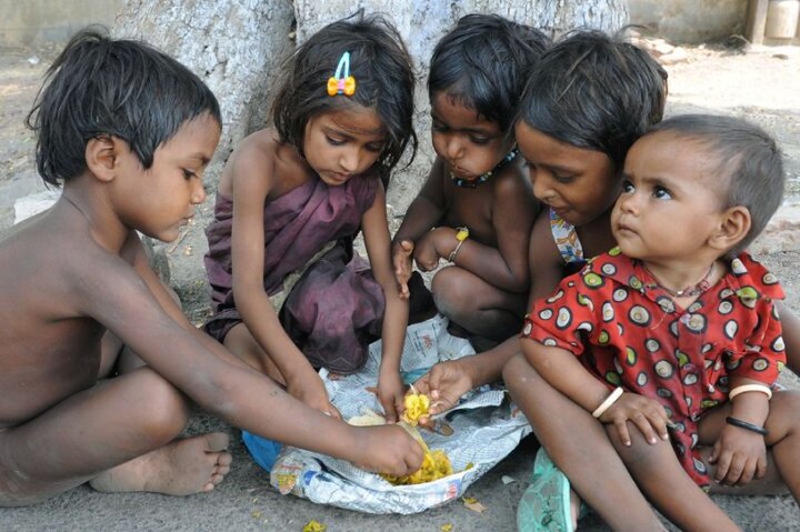 More than 1 billion people live in abyss of poverty ਕੋਰੋਨਾ ਦਾ ਸੱਚ ਜਾਣ ਖੜ੍ਹੇ ਹੋ ਜਾਣਗੇ ਰੌਂਗਟੇ, 1 ਅਰਬ ਤੋਂ ਜ਼ਿਆਦਾ ਲੋਕ ਗਰੀਬੀ ਦੀ ਦਲਦਲ 'ਚ