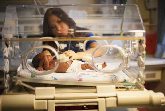 ਜਦੋਕਿ ਇਸ ਹਸਪਤਾਲ ਦਾ ਕਹਿਣਾ ਹੈ ਕਿ ਸਾਡੇ ਇੱਥੇ ਇਸ ਨਾਂ ਦੀ ਕੋਈ ਨਰਸ ਕੰਮ ਨਹੀਂ ਕਰਦੀ ਸੀ। ਉਹ ਔਰਤ ਸਿਰਫ ਕਹਾਣੀਆਂ ਬਣਾ ਰਹੀ ਹੈ।