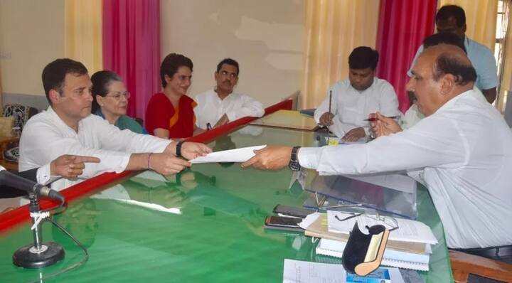 ਅਮੇਠੀ 'ਚ ਰਹੁਲ ਗਾਂਧੀ ਦਾ ਮੁਕਾਬਲਾ ਇਸ ਵਾਰ ਮੁੜ ਤੋਂ ਬੀਜੇਪੀ ਦੀ ਸਮ੍ਰਿਤੀ ਇਰਾਨੀ ਨਾਲ ਹੋਏਗਾ। ਸਮ੍ਰਿਤੀ ਇਰਾਨੀ 11 ਅਪ੍ਰੈਲ ਨੂੰ ਪਰਚਾ ਦਾਖਲ ਕਰਨਗੇ। ਦੱਸ ਦੇਈਏ ਬੀਐਸਪੀ ਤੇ ਸਮਾਜਵਾਦੀ ਪਾਰਟੀ ਗੱਠਜੋੜ ਨੇ ਅਮੇਠੀ ਤੋਂ ਆਪਣਾ ਕੋਈ ਉਮੀਦਵਾਰ ਨਹੀਂ ਐਲਾਨਿਆ। 