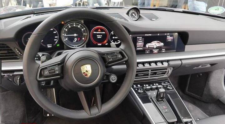 ਇਸ ‘ਚ ਹਲਕਾ ਹਾਈਡ੍ਰੋਲਿਕ ਰੂਫ ਸਿਸਟਮ ਦਿੱਤਾ ਗਿਆਂ ਹੈ। ਜਿਸ ਨਾਲ ਕਾਰ ਦੀ ਛੱਤ 50 ਕਿਲੋਮੀਟਰ ਪ੍ਰਤੀ ਘੰਟਾ ਦੀ ਰਫ਼ਤਾਰ ‘ਤੇ 12 ਸੈਕਿੰਡ ‘ਚ ਖੋਲ੍ਹੀ ਅਤੇ ਬੰਦ ਕੀਤੀ ਜਾ ਸਕਦੀ ਹੈ।