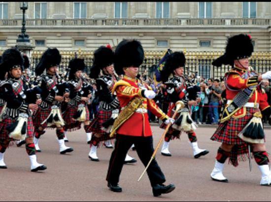 ਬੈਂਡ ਗੁਰੂ ਨਾਨਕ ਦੇਵ ਯੂਨੀਵਰਸਿਟੀ, ਮਾਲ ਆਫ ਅੰਮ੍ਰਿਤਸਰ ਵਿੱਚ ਵੀ ਪੇਸ਼ਕਾਰੀ ਦੇਵੇਗਾ।