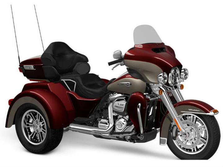  ਹਾਰਲੇ ਡੇਵਿਡਸਨ ਟ੍ਰਾਈ-ਗਲਾਈਡ ਅਲਟਰਾ ਲਗਪਗ ਦਸ ਸਾਲ ਪਹਿਲਾਂ ਕੰਪਨੀ ਨੇ 'ਟ੍ਰਾਈ-ਗਲਾਈਡ ਅਲਟਰਾ' ਨੂੰ ਪੇਸ਼ ਕੀਤਾ ਸੀ। ਹਾਰਲੇ ਨੇ ਇਸ ਦੇ ਪਿੱਛੇ ਦੋ ਵ੍ਹੀਲ ਦਿੱਤੇ ਸੀ। ਇਸ ਕਰਕੇ ਇਹ ਛੋਟੀ ਕਾਰ ਵਰਗੀ ਹੋ ਗਈ। ਯੂਰੋਪ ਵਿੱਚ ਇਸ ਨੂੰ ਕਾਰ ਲਾਇਸੈਂਸ 'ਤੇ ਚਲਾਉਣ ਦੀ ਮਨਜ਼ੂਰੀ ਦਿੱਤੀ ਗਈ। ਕਈ ਮਾਮਲਿਆਂ ਵਿੱਚ ਇਸ ਨੂੰ ਹੈਲਮੇਟ ਪਾਉਣ ਦੀ ਜ਼ਰੂਰਤ ਤੋਂ ਵੀ ਮੁਕਤ ਕਰ ਦਿੱਤਾ ਗਿਆ। 