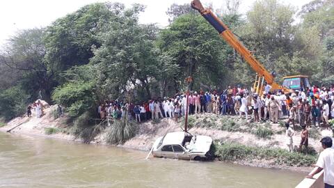 MP ਤੋਂ ਸੀਜ਼ਨ ਲਾ ਕੇ ਮੁੜੇ 4 ਨੌਜਵਾਨਾਂ ਨਾਲ ਵੱਡਾ ਹਾਦਸਾ, ਚਾਰਾਂ ਦੀ ਮੌਤ MP ਤੋਂ ਸੀਜ਼ਨ ਲਾ ਕੇ ਮੁੜੇ 4 ਨੌਜਵਾਨਾਂ ਨਾਲ ਵੱਡਾ ਹਾਦਸਾ, ਚਾਰਾਂ ਦੀ ਮੌਤ
