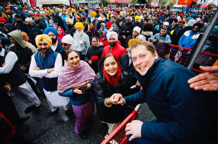 ਇਸ ਮੌਕੇ ਕੈਨੇਡਾ 'ਚ ਵਿਰੋਧੀ ਧਿਰ ਦੇ ਨੇਤਾ ਐਂਡਰਿਊ ਸਚਿਰ ਤੋਂ ਇਲਾਵਾ ਹੋਰ ਵੀ ਕਈ ਛੋਟੇ-ਵੱਡੇ ਸਿਆਸਤਦਾਨਾਂ ਨੇ ਹਿੱਸਾ ਲਿਆ। 