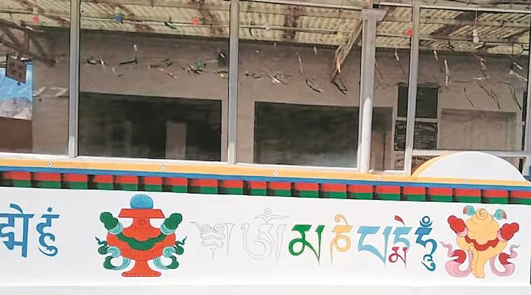 ਲੇਹ ਗੁਰਦੁਆਰੇ ਦੀਆਂ ਕੰਧਾਂ ‘ਤੇ ਲਿਖੇ ਬੁੱਧ ਧਰਮ ਦੇ ਸਲੋਗਨ, ਇਤਰਾਜ਼ ਮਗਰੋਂ ਆਰਮੀ ਨੇ ਮੁੜ ਕੀਤਾ ਰੰਗ Buddhist texts painted at Gurdwara Pathar Sahib, Army repaints it after protest ਲੇਹ ਗੁਰਦੁਆਰੇ ਦੀਆਂ ਕੰਧਾਂ ‘ਤੇ ਲਿਖੇ ਬੁੱਧ ਧਰਮ ਦੇ ਸਲੋਗਨ, ਇਤਰਾਜ਼ ਮਗਰੋਂ ਆਰਮੀ ਨੇ ਮੁੜ ਕੀਤਾ ਰੰਗ