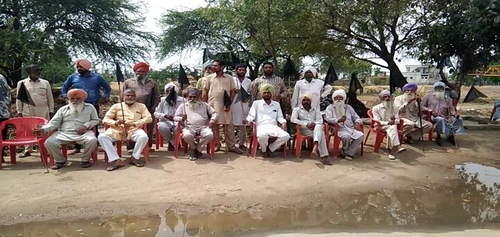 faridkot kotakpura villagers shown black flags to akali dal candidate gulzar singh ranike   ਨਹੀਂ ਰੁਕ ਰਿਹਾ ਅਕਾਲੀ ਦਲ ਖਿਲਾਫ ਰੋਹ, ਉਮੀਦਵਾਰਾਂ ਨੂੰ ਵਿਖਾਈਆਂ ਜਾ ਰਹੀਆਂ ਕਾਲੀਆਂ ਝੰਡੀਆਂ