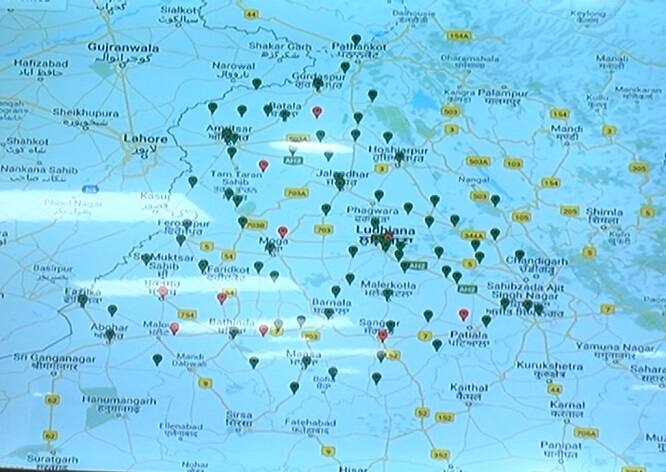 ਕਮਾਂਡਿੰਗ ਰੂਮ ਵਿੱਚ ਬੈਠੀ ਵਿਸ਼ੇਸ਼ ਟੀਮ ਆਪਣੀ ਨਜ਼ਰ ਰੱਖਦੀ ਹੈ। 