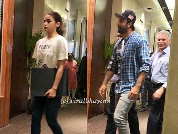 ਵਿਆਹ ਦੀ ਤਿਆਰੀ? ਆਲਿਆ-ਰਣਬੀਰ ਖਰੀਦ ਰਹੇ ਘਰ!, ਵੀਡੀਓ ‘ਚ ਮਿਲੇ ਸਬੂਤ Lovebirds Ranbir Kapoor-Alia Bhatt Planning To Move In Together, see video ਵਿਆਹ ਦੀ ਤਿਆਰੀ? ਆਲਿਆ-ਰਣਬੀਰ ਖਰੀਦ ਰਹੇ ਘਰ!, ਵੀਡੀਓ ‘ਚ ਮਿਲੇ ਸਬੂਤ