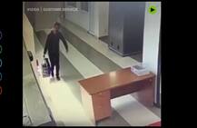 ਸਮਾਨ ਰੱਖਣ ਦੀ ਥਾਂ ਬੰਦੇ ਨੇ ਖ਼ੁਦ ਹੀ ਐਕਸ-ਰੇਅ ਮਸ਼ੀਨ ‘ਚ ਵੜਿਆ, ਤਸਵੀਰਾਂ ਵਾਇਰਲ