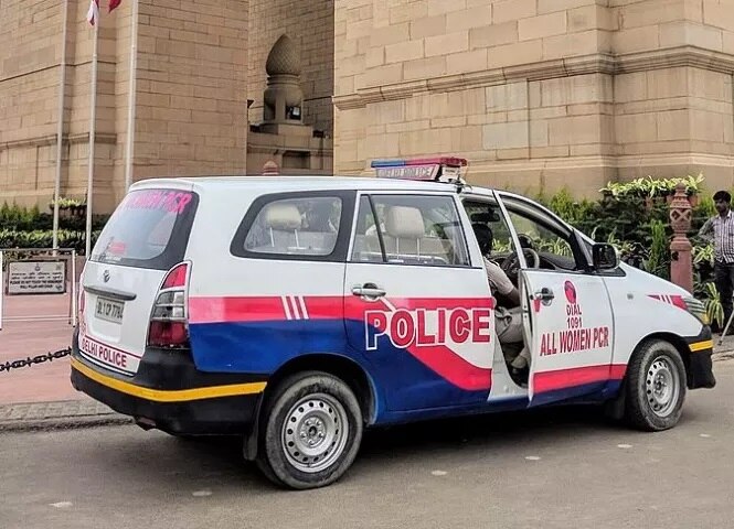 ਇਹ ਮਾਮਲਾ ਏਅਰ ਇੰਡੀਆ ਮੁਲਾਜ਼ਮ ਸੁਲੱਕਸ਼ਣਾ ਨਰੂਲਾ ਦਾ ਹੈ। ਸੁਲੱਕਸ਼ਣਾ ਪਿਛਲੇ ਸਾਲ ਸਤੰਬਰ ਮਹੀਨੇ ਤੋਂ ਲਾਪਤਾ ਹੈ। ਇਸ ਮਾਮਲੇ ਦੀ ਜਾਂਚ ਦਿੱਲੀ ਦੀ ਅਪਰਾਧ ਸ਼ਾਖਾ ਨੂੰ ਸੌਂਪੀ ਗਈ ਸੀ ਪਰ ਉਹ ਹੁਣ ਤਕ ਮਹਿਲਾ ਦਾ ਪਤਾ ਨਹੀਂ ਲਾ ਪਾਈ। ਇਸ ਲਈ ਪੁਲਿਸ ਨੇ ਜੋਤਸ਼ੀ ਦੀ ਸਲਾਹ 'ਤੇ 'ਮਹਾਂਦੋਸ਼' ਖ਼ਤਮ ਹੋਣ ਤਕ ਇੰਤਜ਼ਾਰ ਕਰਨਾ ਹੀ ਠੀਕ ਸਮਝਿਆ।