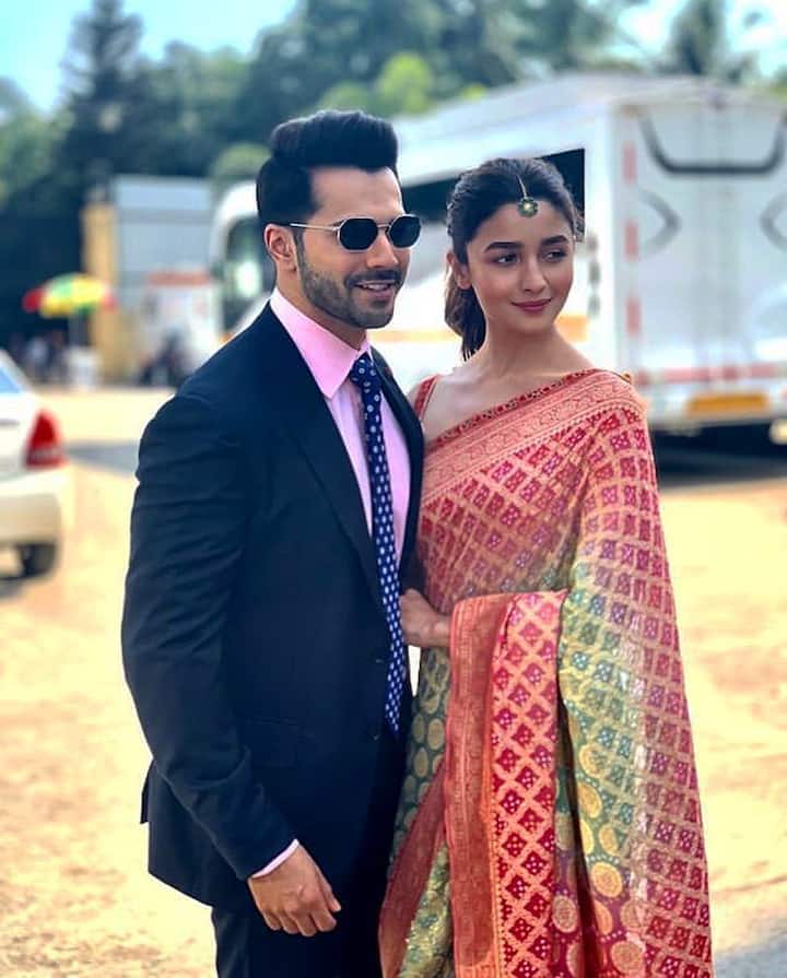 ਆਲਿਆ ਭੱਟ ਤੇ ਵਰੁਣ ਧਵਨ ਦੀ ਫ਼ਿਲਮ ‘ਕਲੰਕ’ ਨੇ ਸਿਨੇਮਾਘਰਾਂ ‘ਚ ਕਾਮਯਾਬ ਐਂਟਰੀ ਕੀਤੀ ਹੈ। ਇਸ ਦੌਰਾਨ ਦੋਵੇਂ ਇੱਕ ਟੀਵੀ ਚੈਨਲ ਦੇ ਸ਼ੋਅ ‘ਚ ਫ਼ਿਲਮ ਨੂੰ ਪ੍ਰਮੋਟ ਕਰਨ ਪਹੁੰਚੇ।